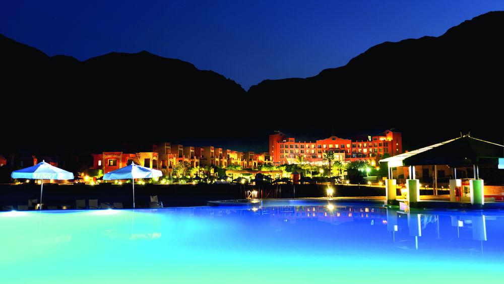 Moevenpick Resort El Sokhna Айн-Сохна Экстерьер фото The resort at night