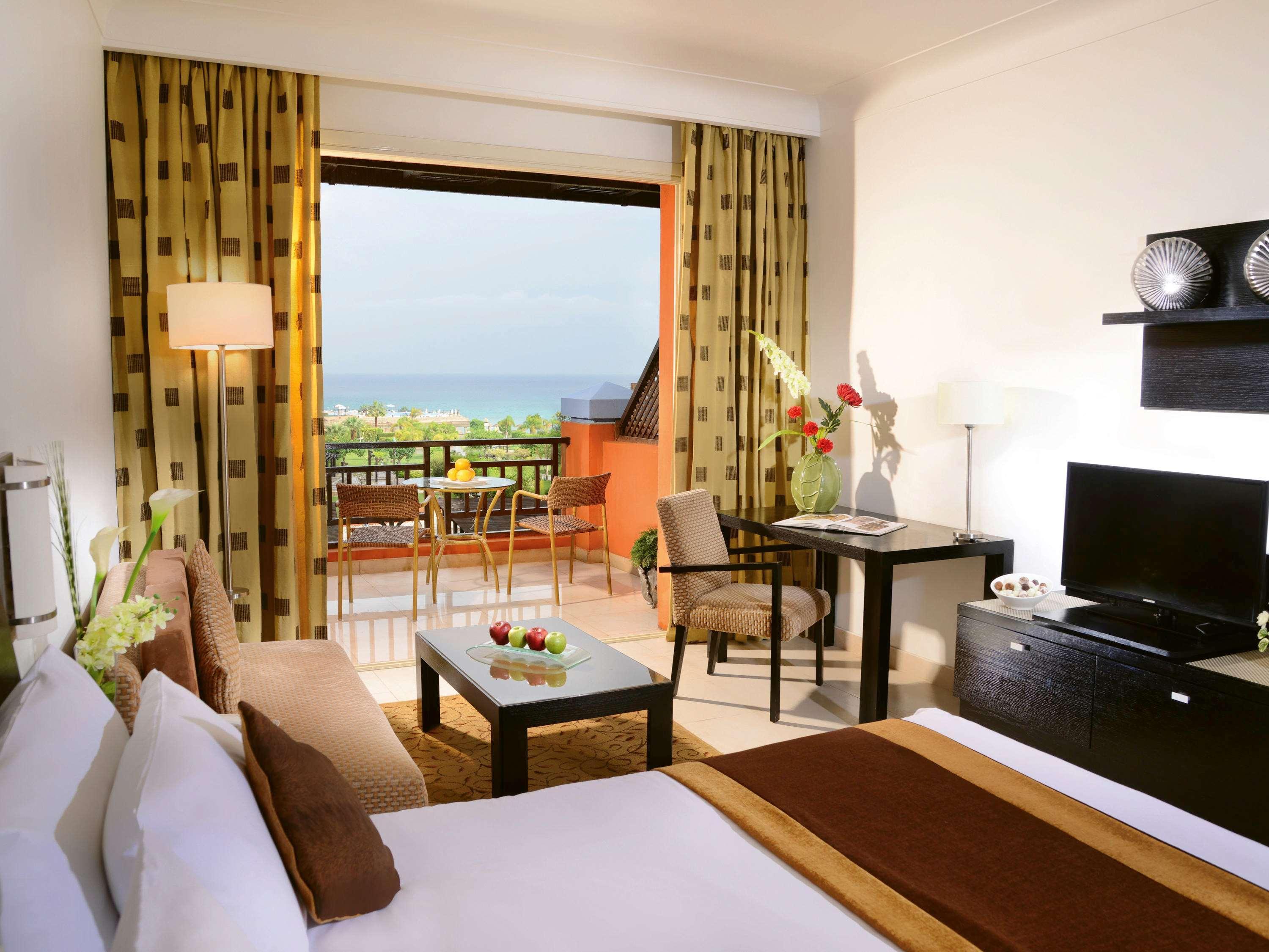 Moevenpick Resort El Sokhna Айн-Сохна Экстерьер фото A room at the hotel