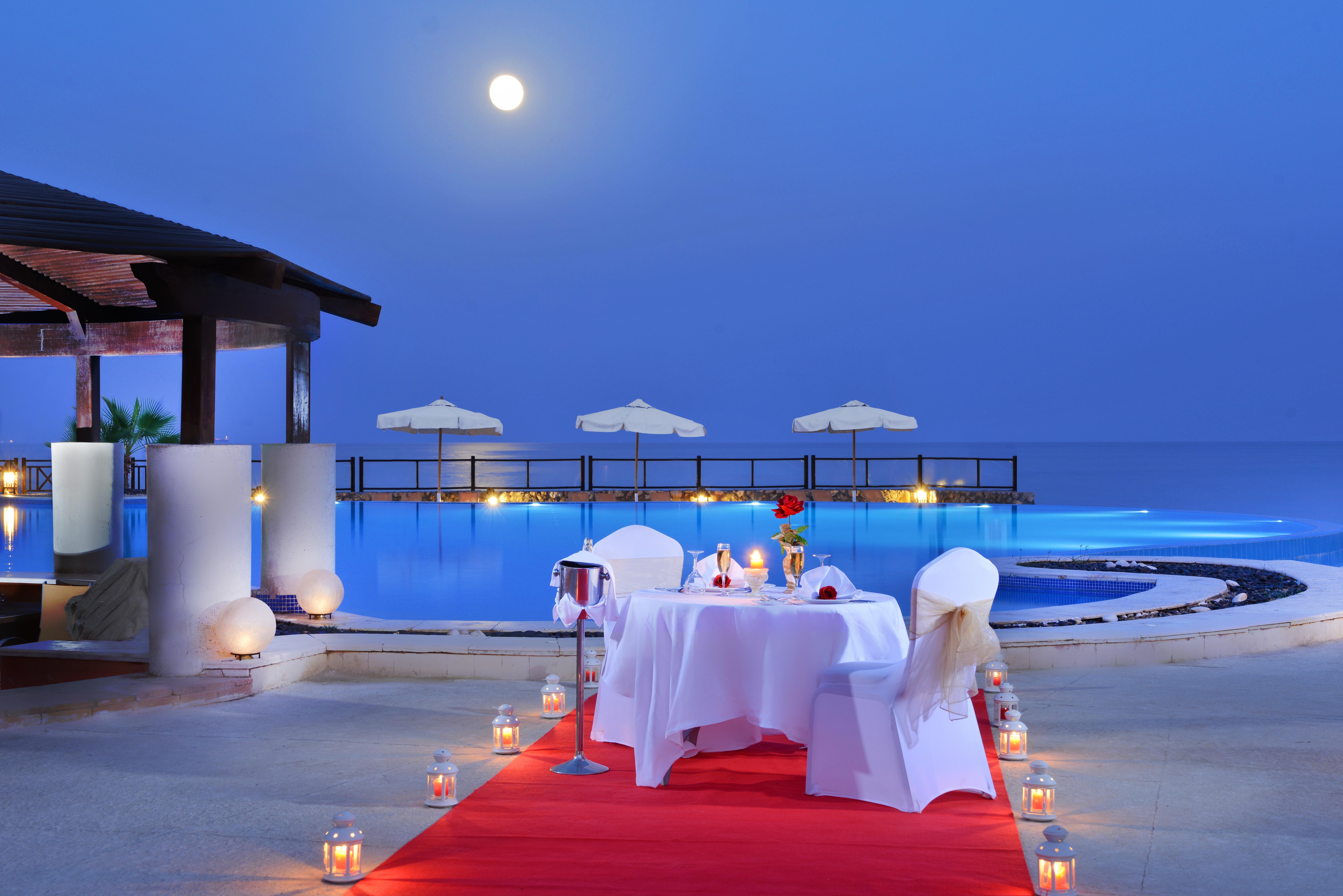 Moevenpick Resort El Sokhna Айн-Сохна Экстерьер фото The pool at the hotel