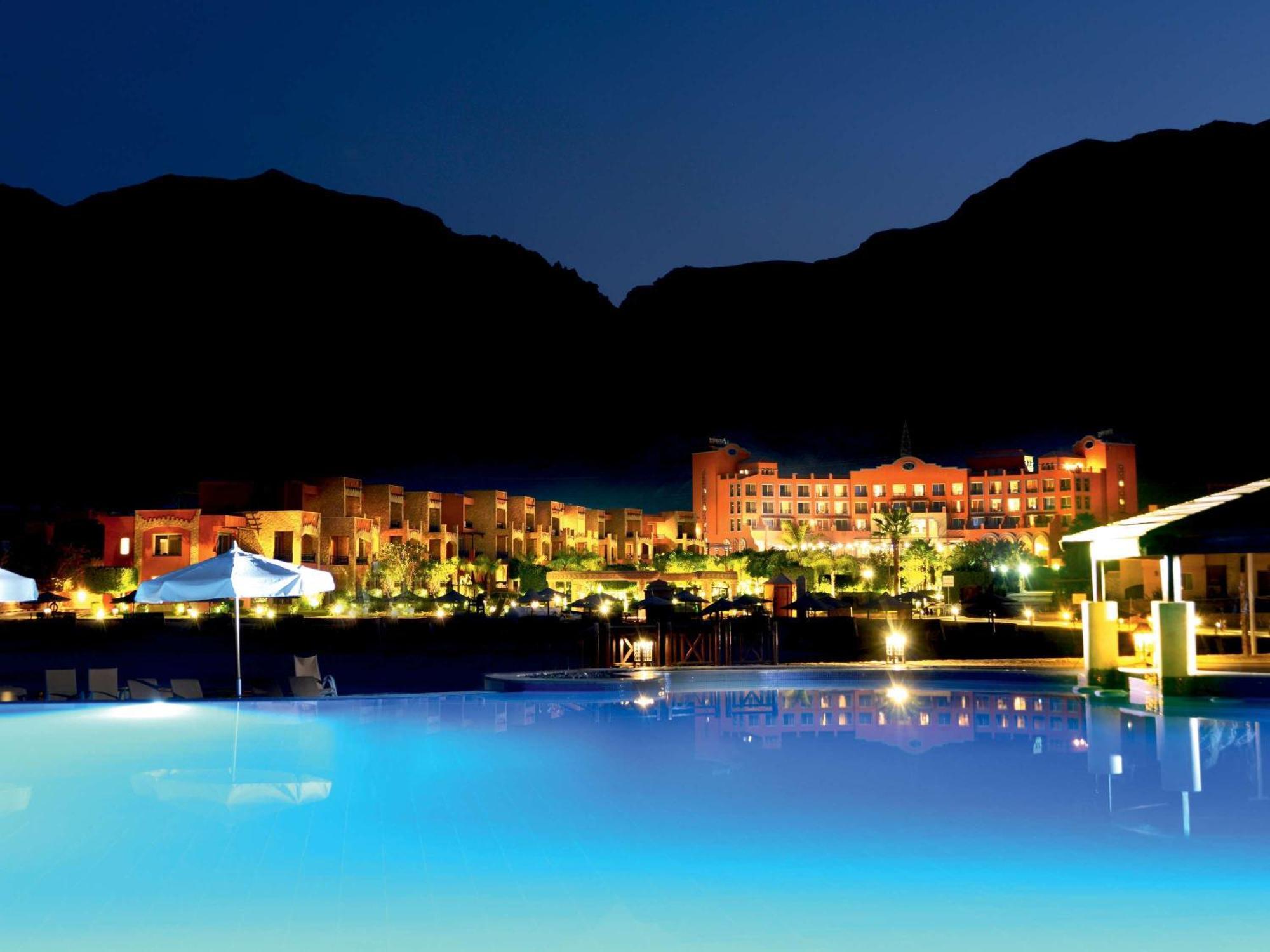 Moevenpick Resort El Sokhna Айн-Сохна Экстерьер фото The resort at night