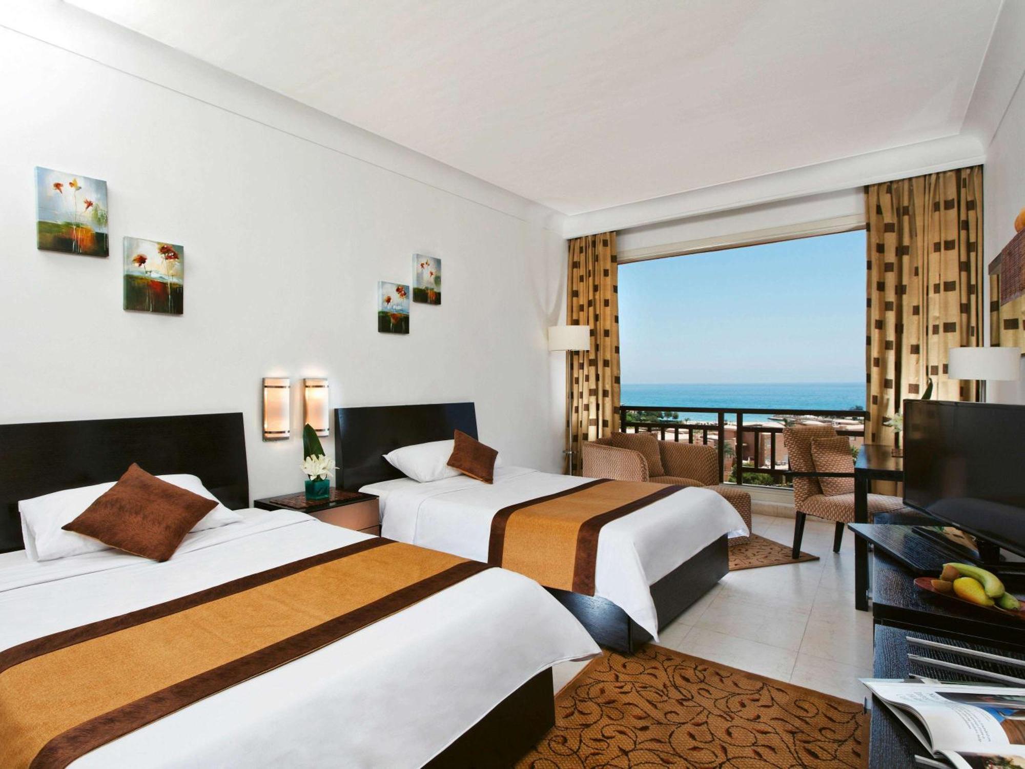 Moevenpick Resort El Sokhna Айн-Сохна Экстерьер фото A room at the hotel