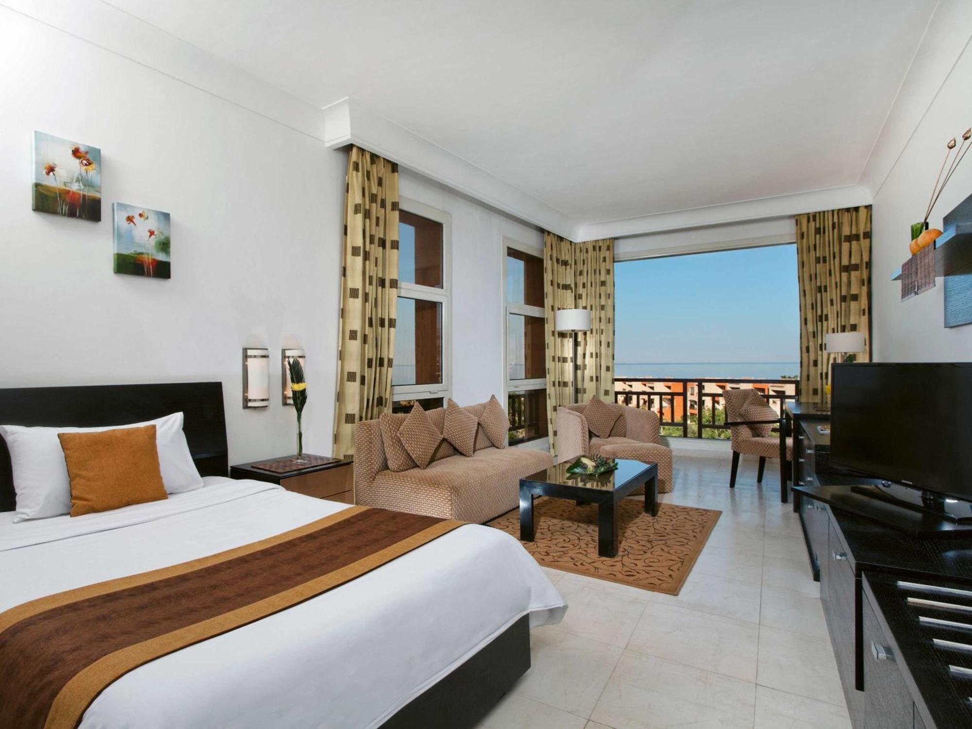 Moevenpick Resort El Sokhna Айн-Сохна Экстерьер фото A room at the hotel